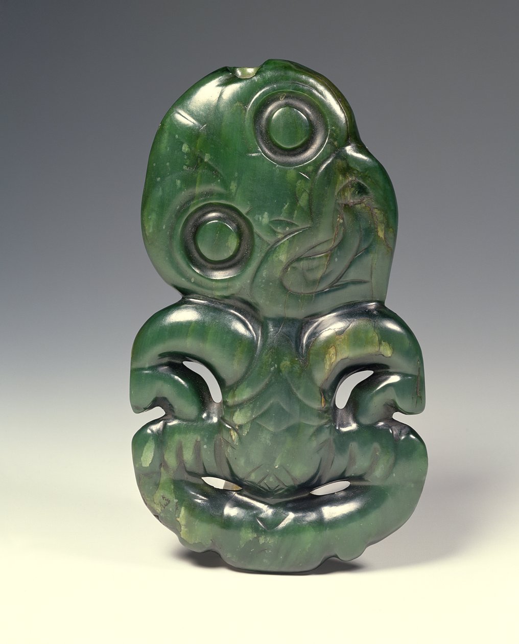Hei-Tiki isten formájú medál, 18. század vége (nefrit) alkotó: Maori