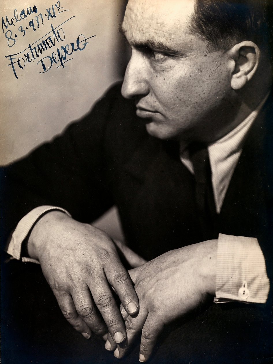 Fortunato Depero futurista festő március 8-án készült portréja alkotó: Mario Castagneri