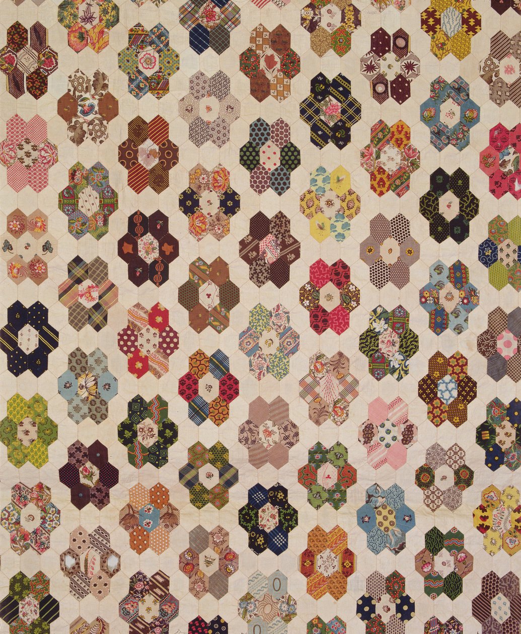 Részlet egy patchwork ágytakaróról (textil) alkotó: Mary Butler