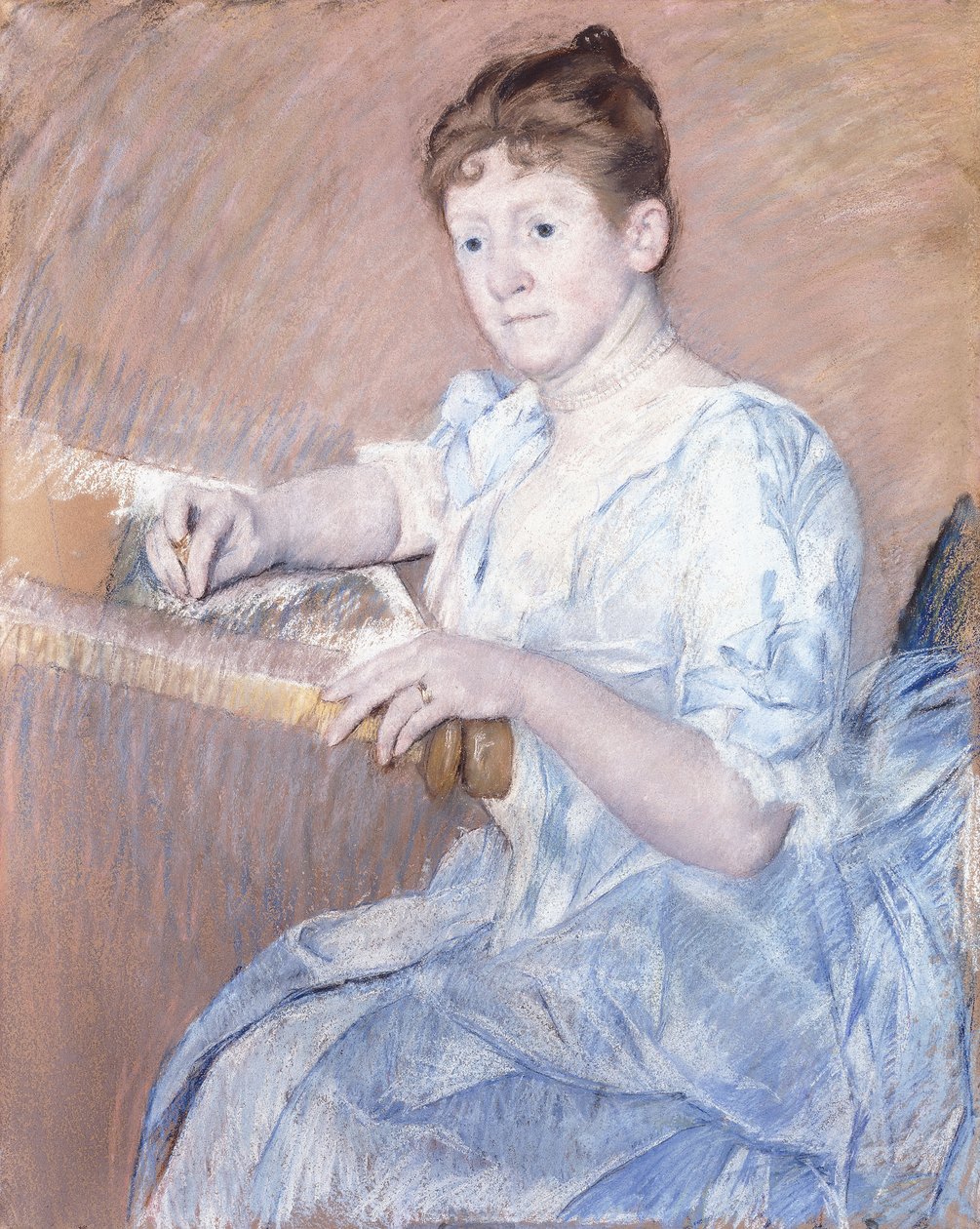 Mrs. Alexander J. Cassat kék estélyi ruhában, egy kárpitkeretnél ülve, alkotó: Mary Cassatt