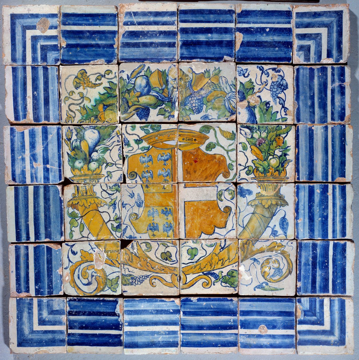 Járda Madeleine de Savoie karjaival. Masseot Abaquesne fajansza (1526-1564 között ismert) 16. századi Enouen. Nemzeti Reneszánsz Múzeum alkotó: Masseot Abaquesne