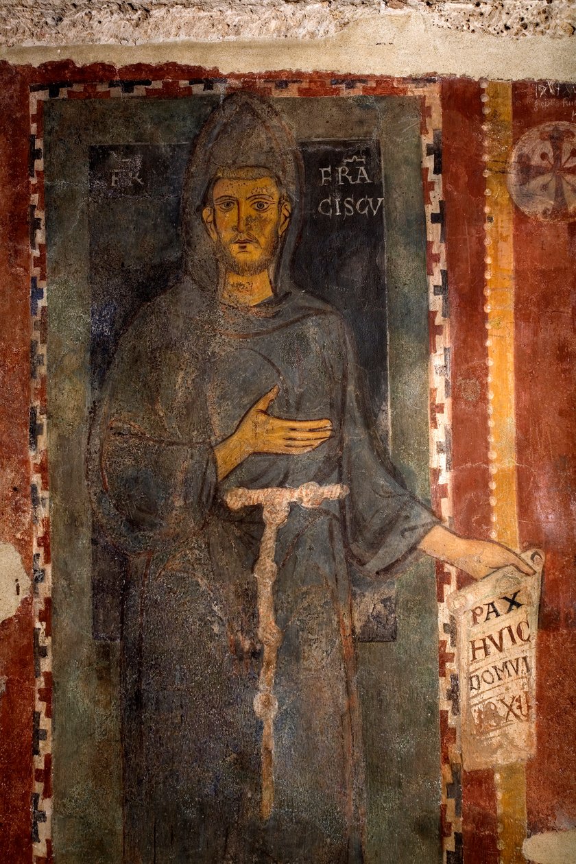 Assisi Szent Ferenc (1181-1226) ábrázolása Minden bizonnyal ez az életében kivégzett szent első ábrázolása, amely stigma és aureola nélkül ábrázolja. Egy papírt tart a kezében, vagy latinul „Pax huic Domui” (Béke alkotó: Master of Saint Francis of Assisi