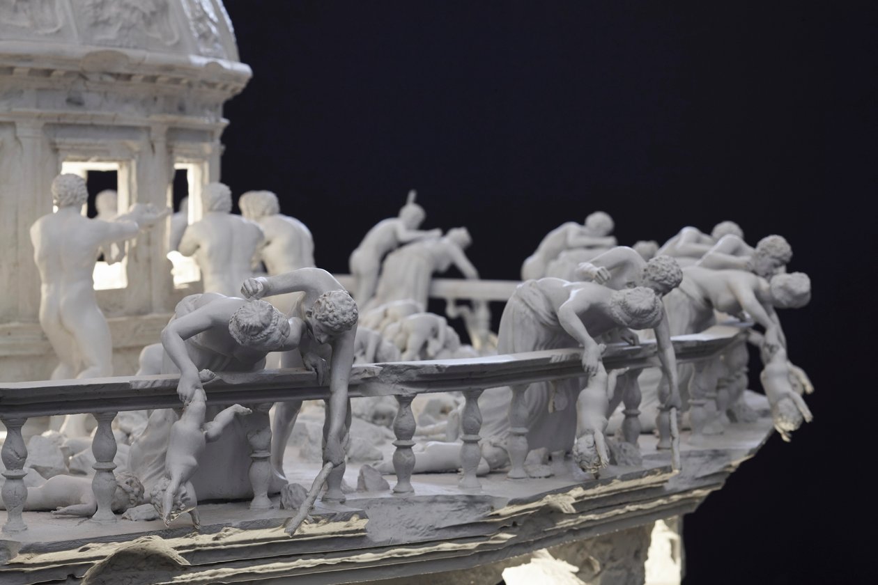 All Things Fall, 2014 (acél, alumínium, gipsz, gyanta, LED fények, motor) alkotó: Mat Collishaw