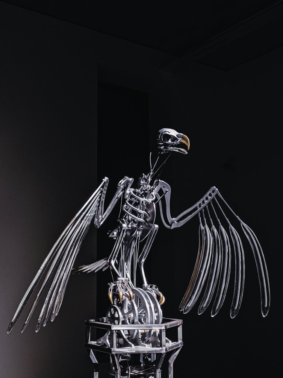 The Nerve Rack, 2019 (Acetál, akril, alumínium, sárgaréz, elektromos áramkörök, festék, PVC, gyanta, szervomotorok, acél) alkotó: Mat Collishaw
