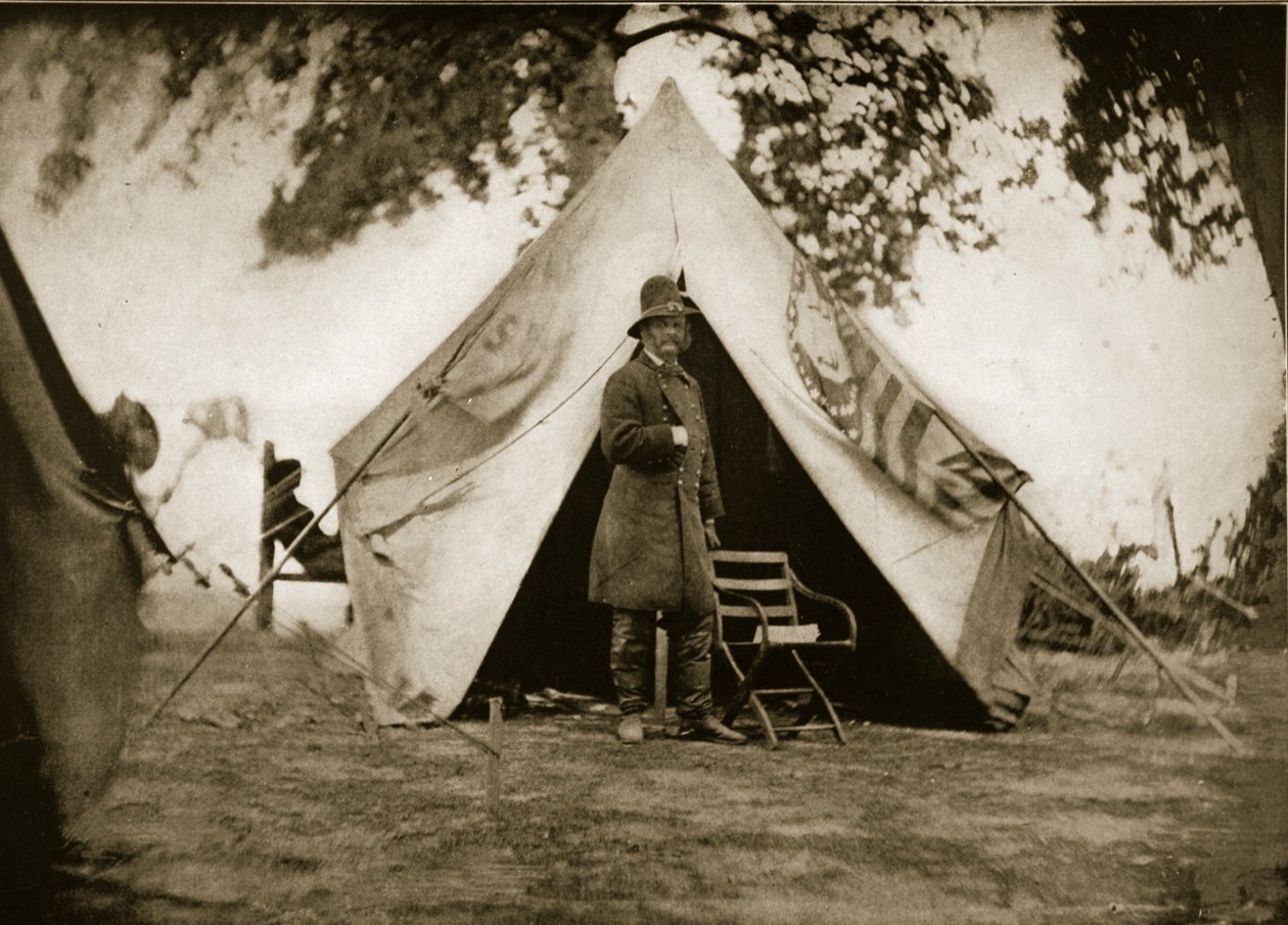 A. E. Burnside tábornok a táborban, 1861-65 alkotó: Mathew B. Brady