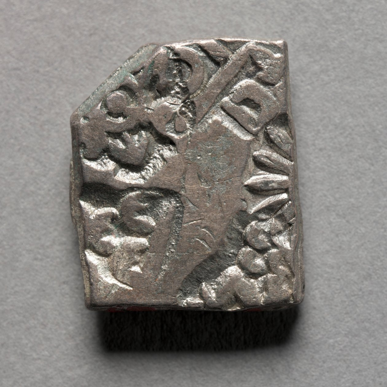 Lyukasztásos érme, Maurya-korszak, Rajasthan, India, ie 400-300 (ezüst) alkotó: Mauryan Mauryan
