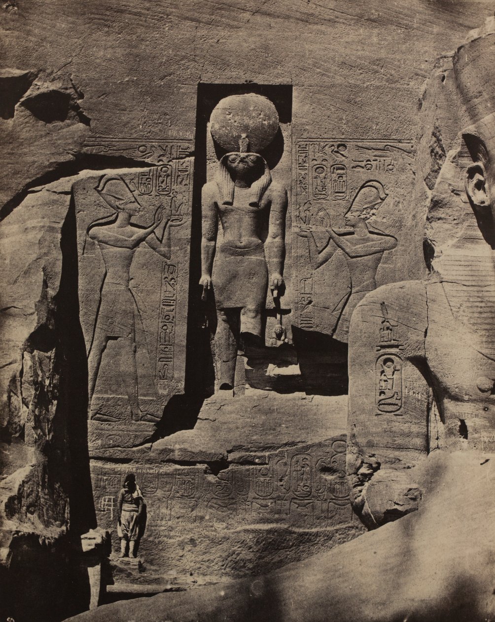 Abu Simbel, Szobrok a Spéos de Phré bejáratánál alkotó: Maxime Du Camp