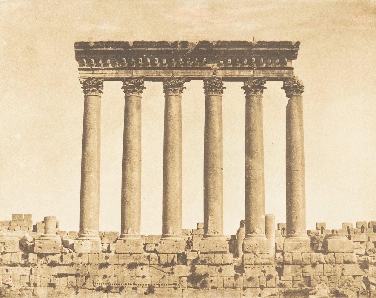 A Nap templomának oszlopcsarnoka, Baâlbek Héliopolisban, 1850. szeptember 15. alkotó: Maxime Du Camp