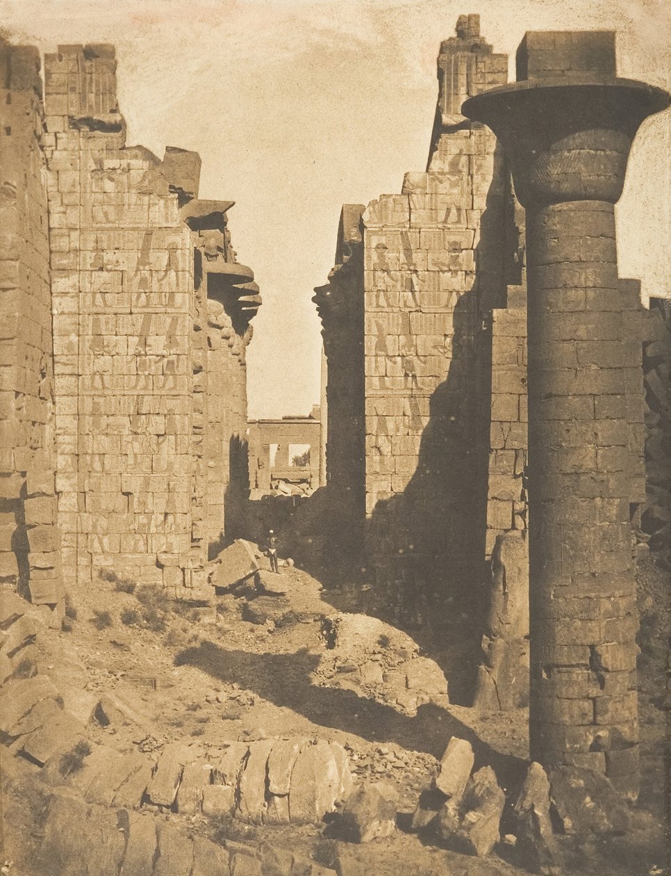 A bubastiták udvara és a karnaci palota Hypostyle termének bejárata, Théba, 1849-50. alkotó: Maxime Du Camp