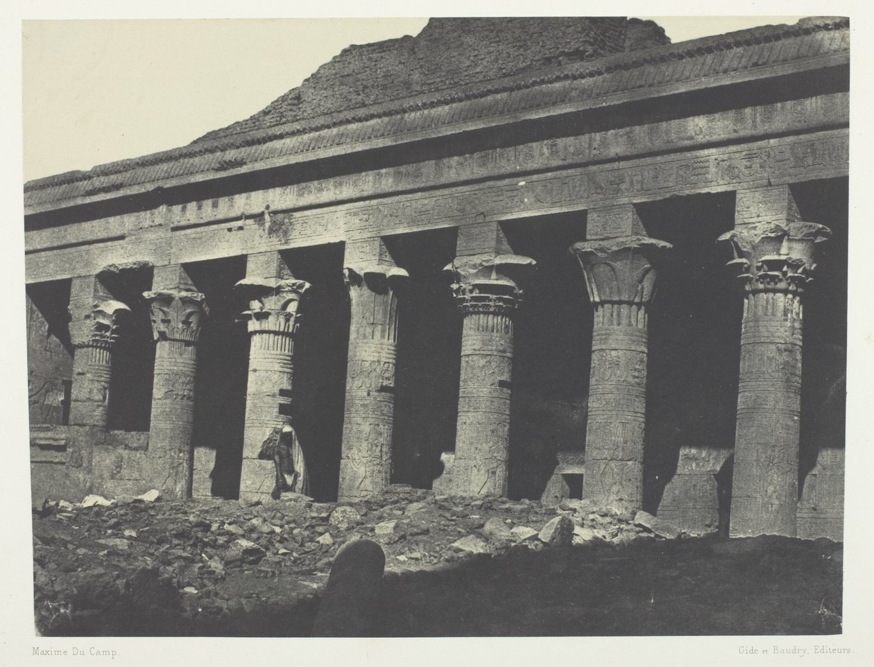 Isis nagy temploma Philoe-ban, Galerie Orientale; Núbia, 73. tábla az "Egypte, Nubie, Palestine et Syrie" című albumból (1852). alkotó: Maxime Du Camp