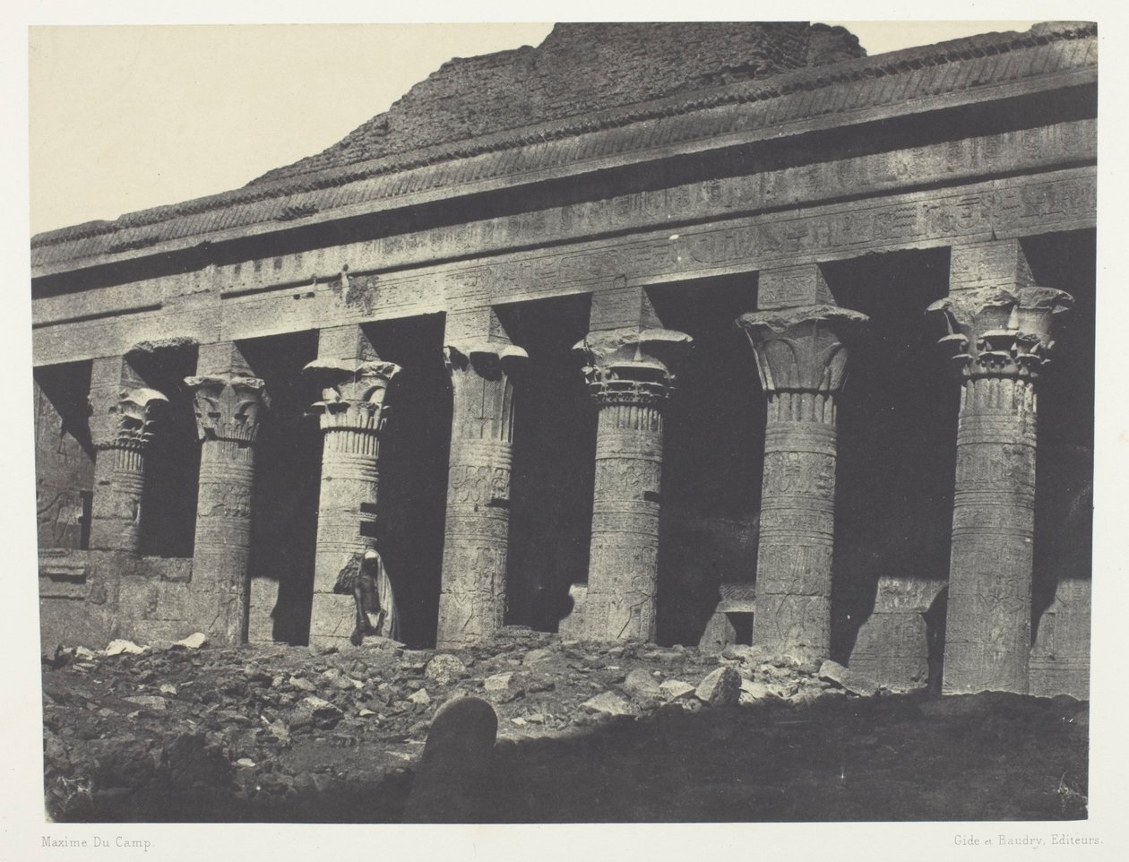 Isis nagy temploma Philoe-ban, Galerie Orientale; Núbia, 73. tábla az "Egypte, Nubie, Palestine et Syrie" című albumból (1852). alkotó: Maxime Du Camp