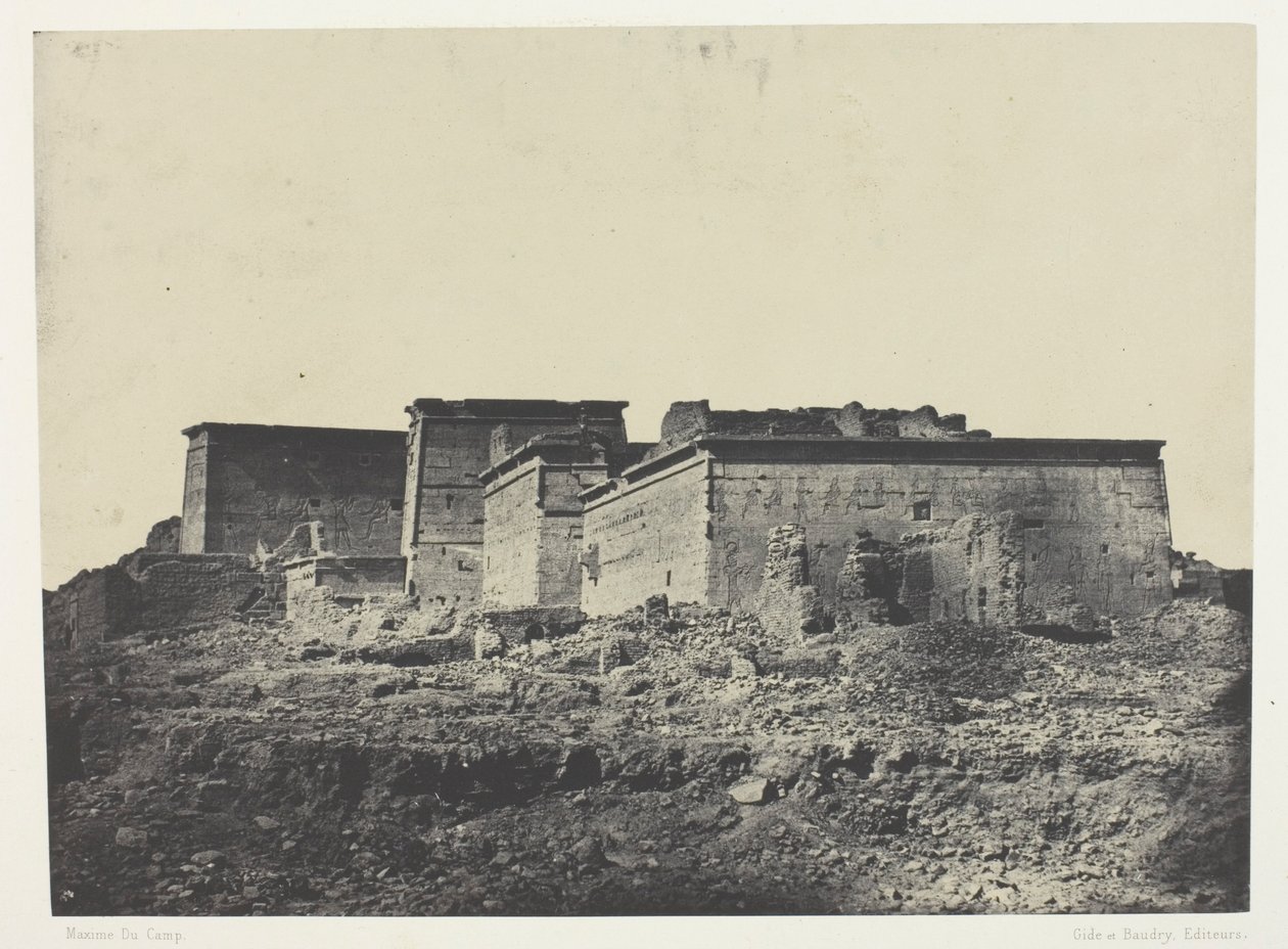 Isis nagy temploma Philoe-ban, általános nézet északról; Núbia, 80. tábla az "Egypte, Nubie, Palestine et Syrie" albumból (1852) alkotó: Maxime Du Camp