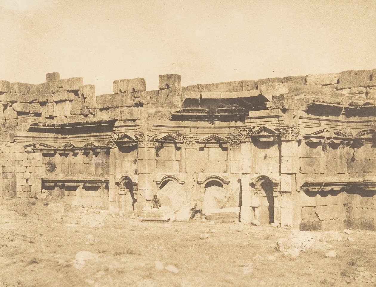 A Baalbek-templom házának belseje, Heliopolis, 1850. szeptember 15. alkotó: Maxime Du Camp