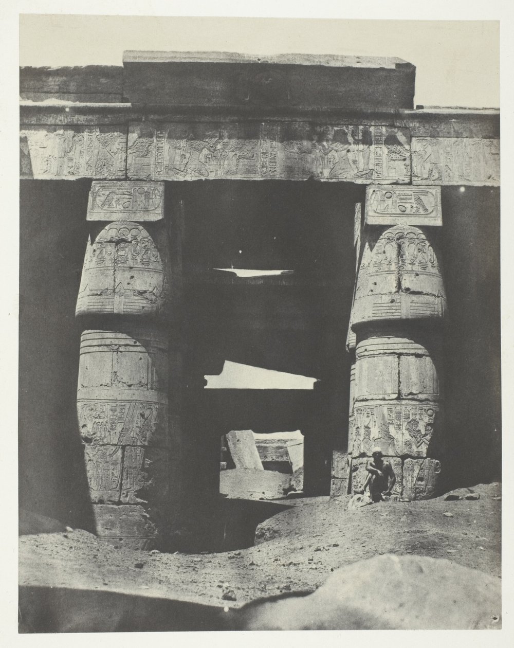 Karnak, a Khons-templom portikusa; Théba alkotó: Maxime Du Camp