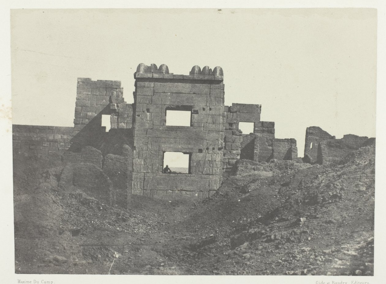 Medinet-Habou, a Gynécée de Ramsès-Mèiamoun keleti homlokzata; Théba alkotó: Maxime Du Camp