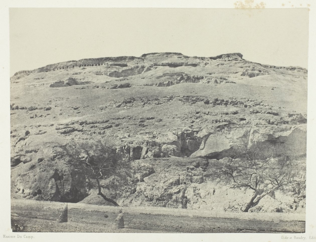 Az ókori Lykopolisz nekropolisza, Felső-Egyiptom, 12. tábla az "Egypte, Nubie, Palestine et Syrie" című albumból (1852). alkotó: Maxime Du Camp