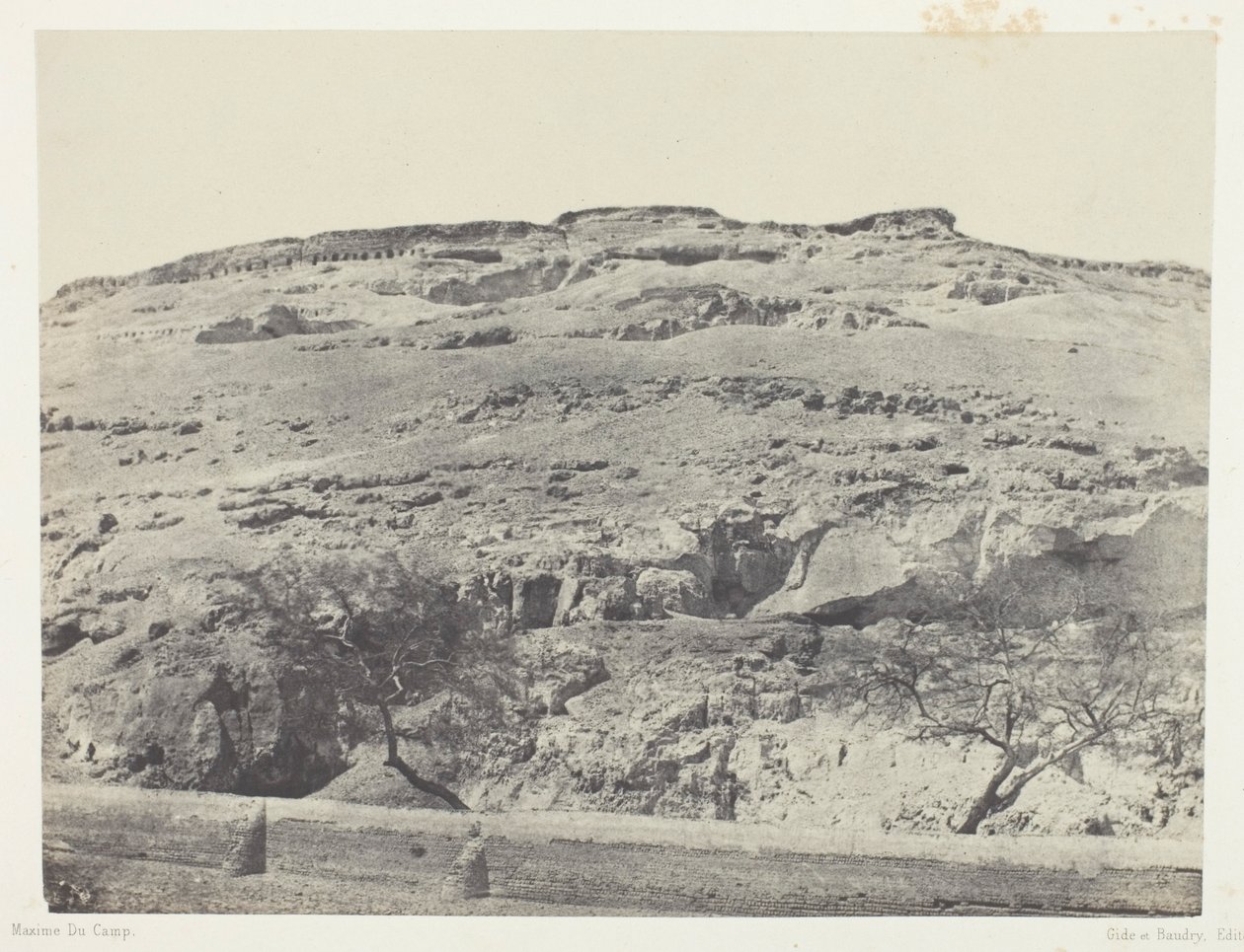 Az ókori Lykopolisz nekropolisza, Felső-Egyiptom, 12. tábla az "Egypte, Nubie, Palestine et Syrie" című albumból (1852). alkotó: Maxime Du Camp