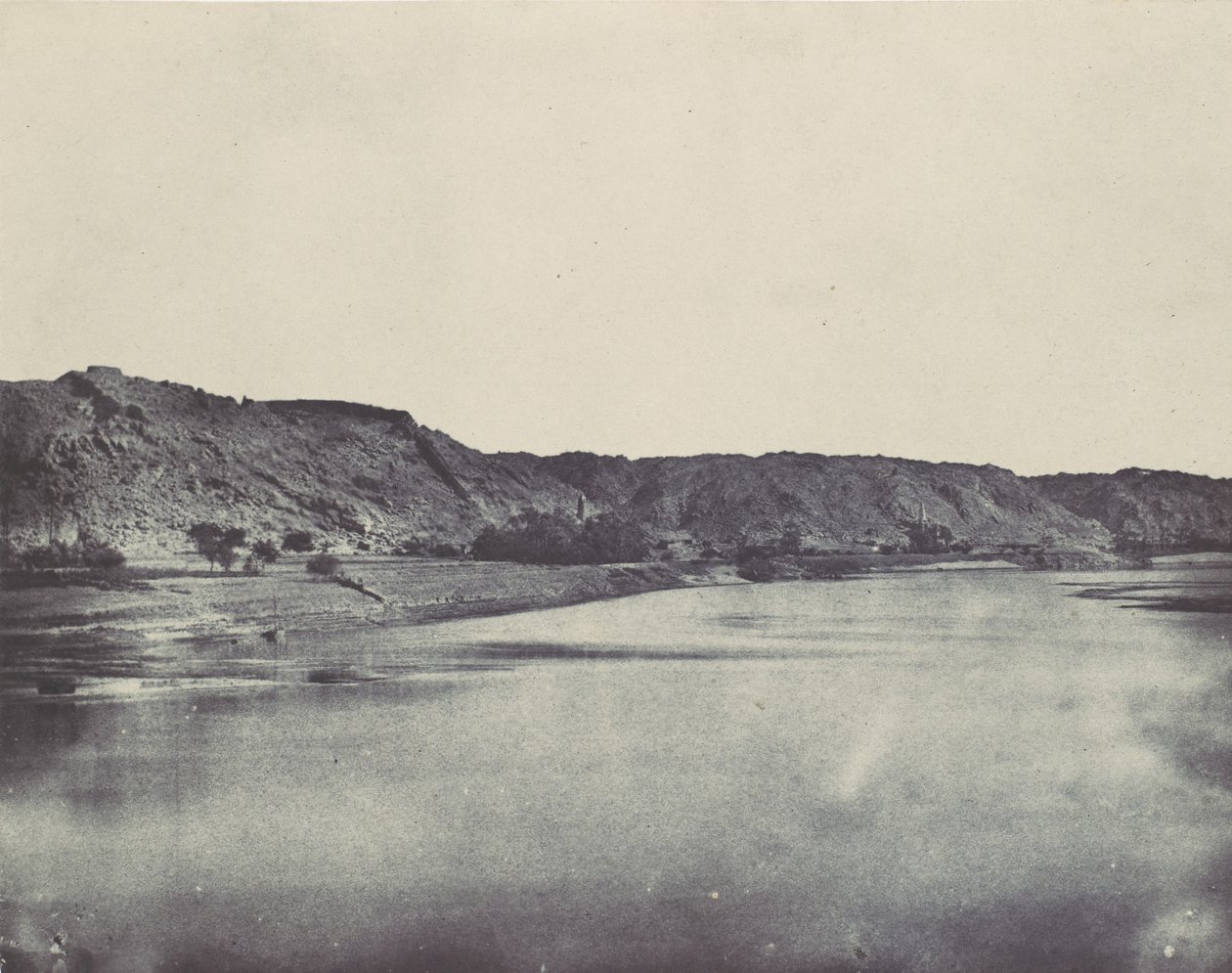 Núbia. A Nílus keleti partja, Bab faluja. Philoétól délre készült kilátás, 1850. alkotó: Maxime Du Camp