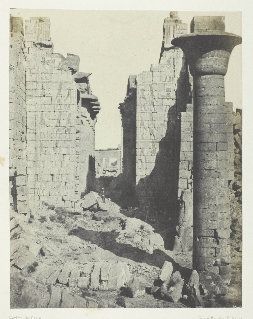 Karnak-palota, Bubastiták udvara és a Hypostyle Hall főbejárata; Théba alkotó: Maxime Du Camp