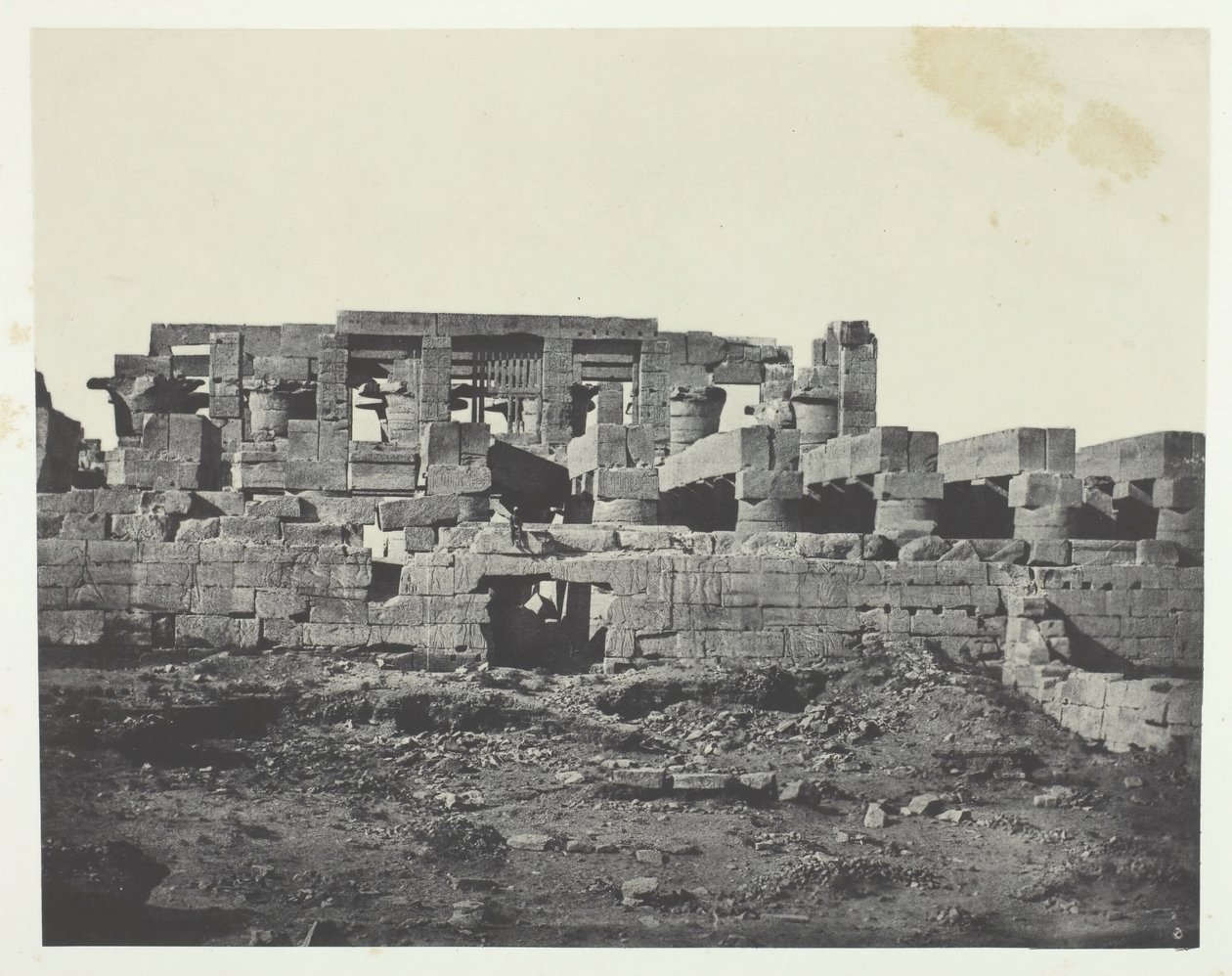 Karnak-palota, a Hypostyle Hall déli bejárata, Théba, 184951, nyomtatva 1852-ben. alkotó: Maxime Du Camp