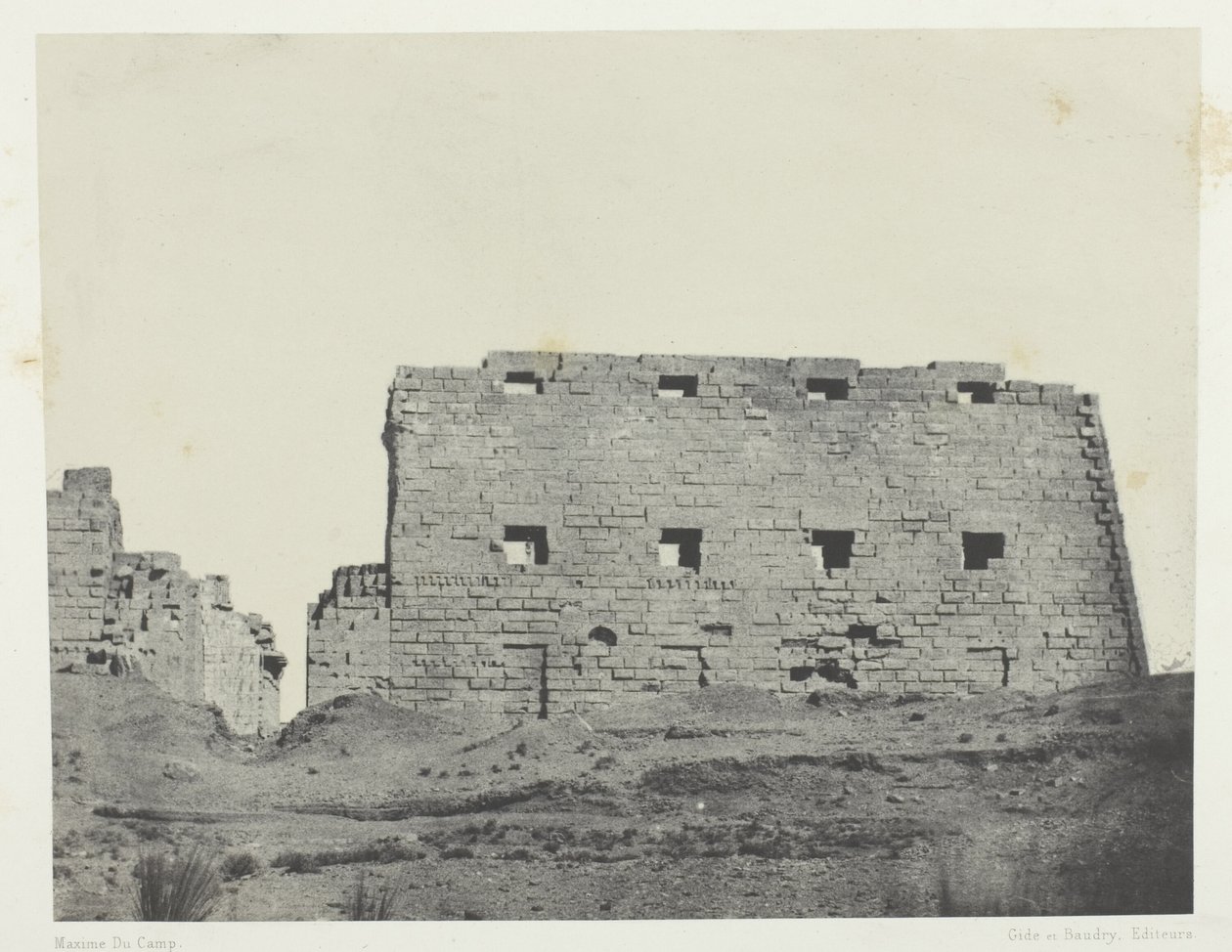 Karnak-palota, a délnyugati nagy pilonok; Théba alkotó: Maxime Du Camp