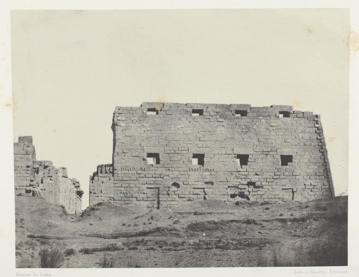 Karnak-palota, a délnyugati nagy pilonok; Théba alkotó: Maxime Du Camp