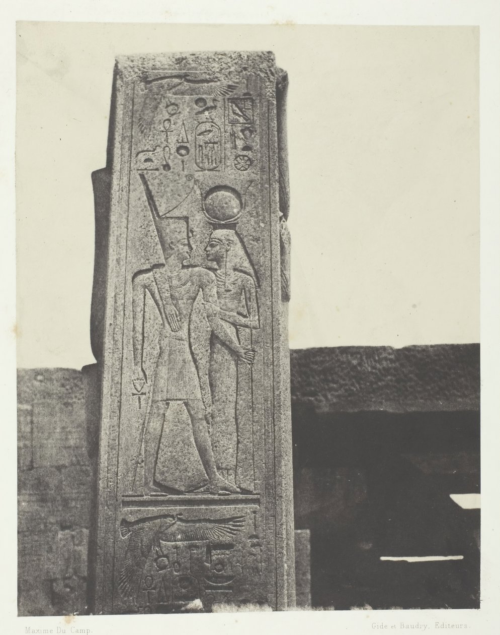Karnak-palota, oszlop a gránitszentély előtt, Théba, 184951, nyomtatva 1852-ben. alkotó: Maxime Du Camp
