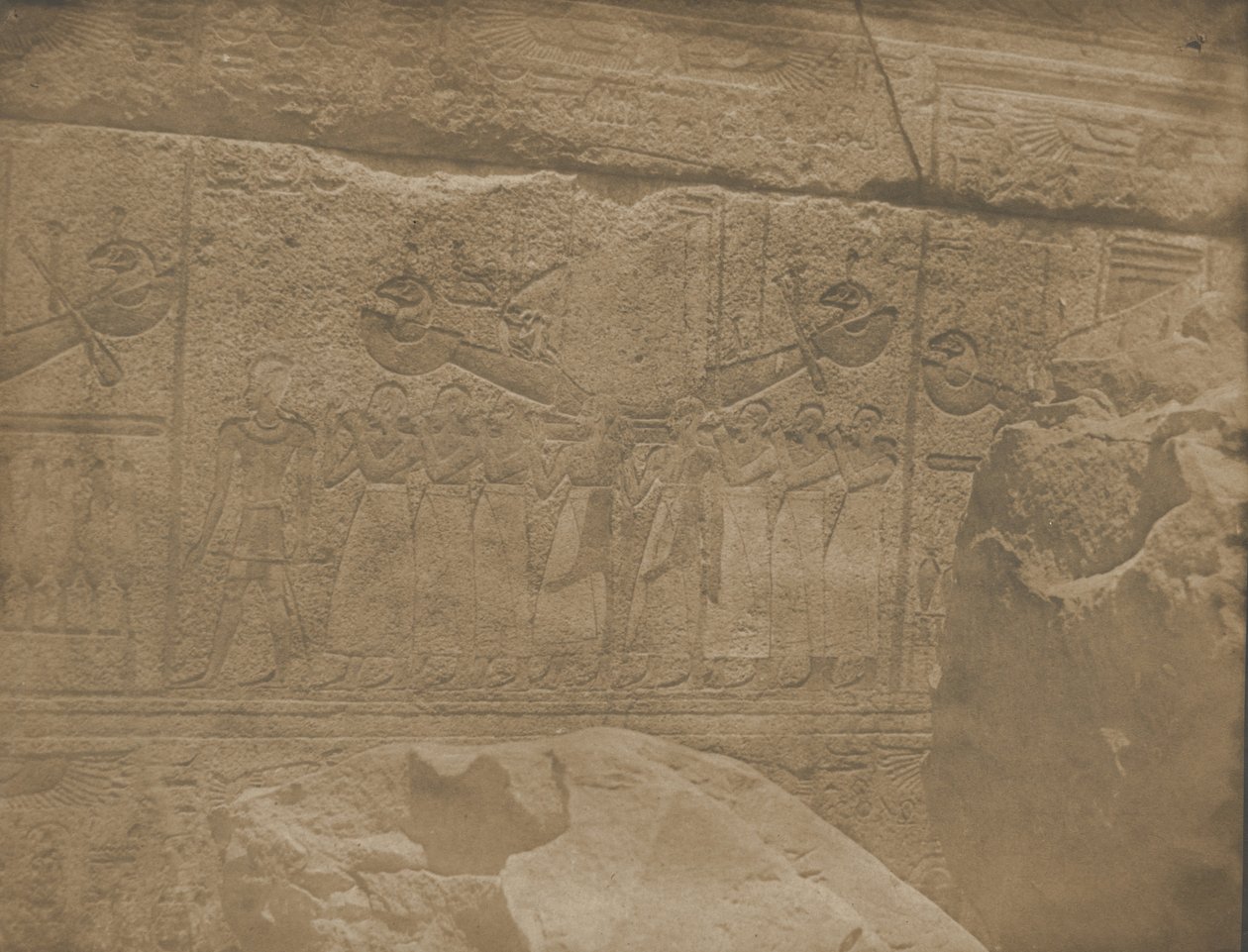 Karnak-palota, A gránitszentély külső szobrai., 1849-51. alkotó: Maxime Du Camp