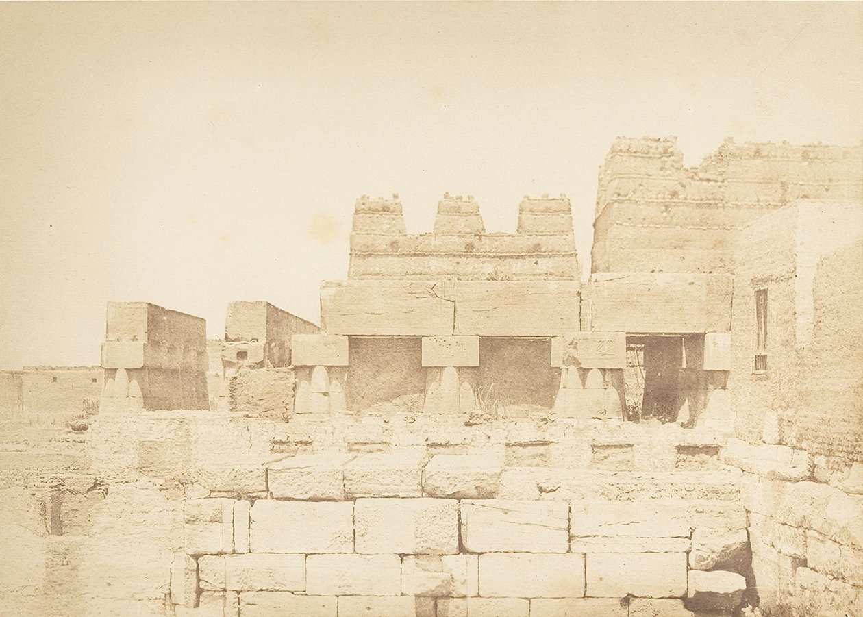 III. Amenhotep palotájának déli oszlopsorára épült galambodúk Luxorban, Thébában, 1849-50. alkotó: Maxime Du Camp