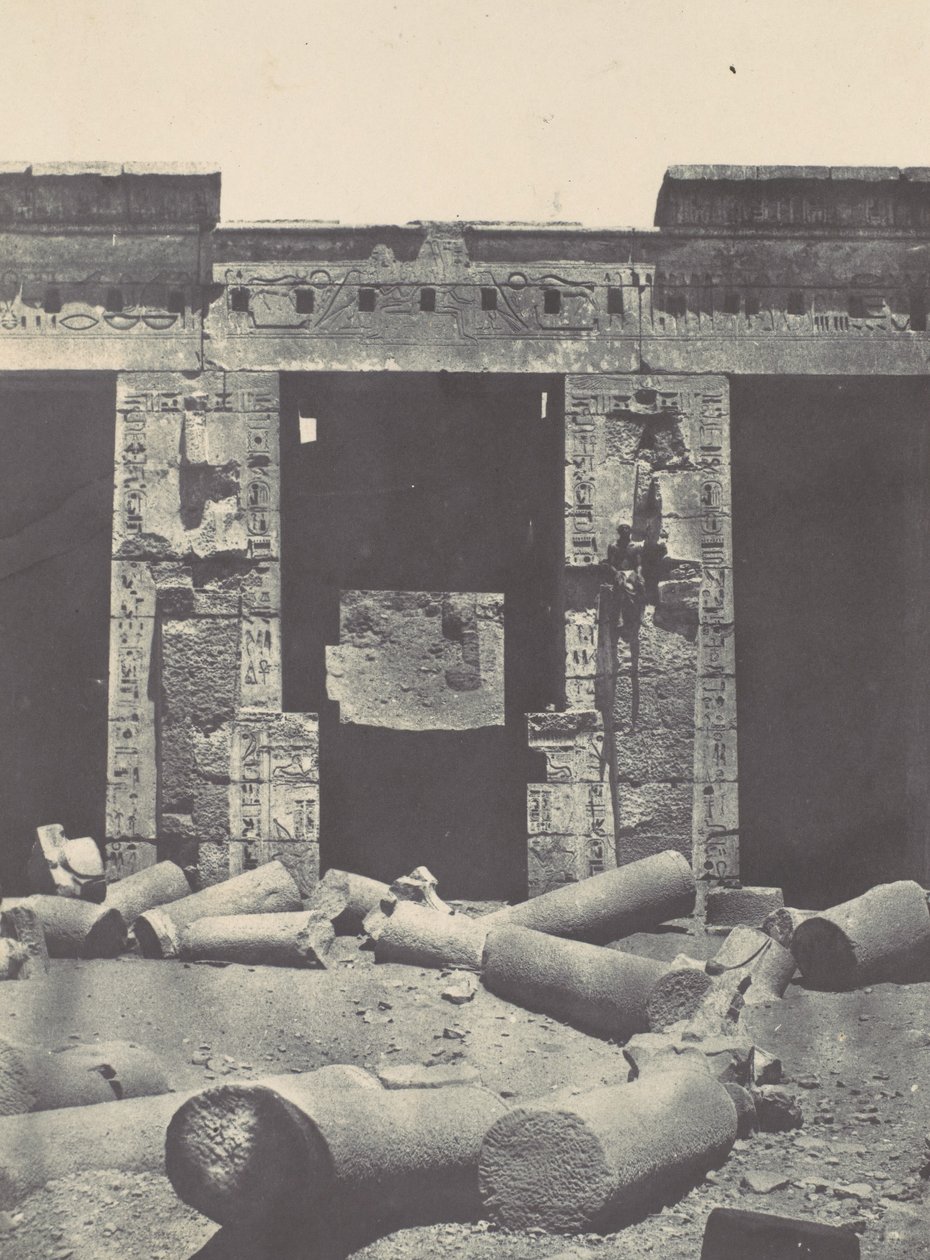 Théba. Medinet-Habou. A Ramses-Méiamoun-palota perisztillájának keleti része, 1850. alkotó: Maxime Du Camp