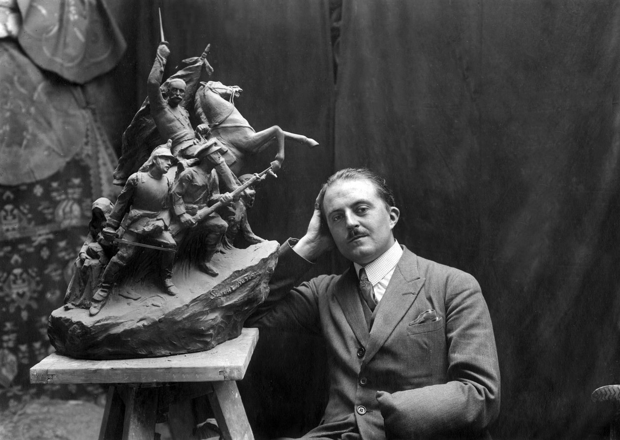 Maxime Real Del Sarte (1888-1954) szobrász, háborús rokkant veterán, VII. Edward szobrával Biarritzban. alkotó: Maxime Real del Sarte
