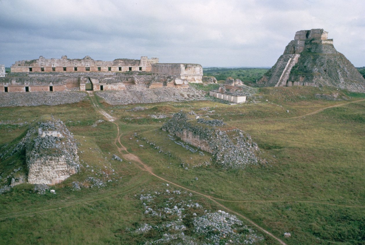 El Castillo és a kolostor alkotó: Mayan