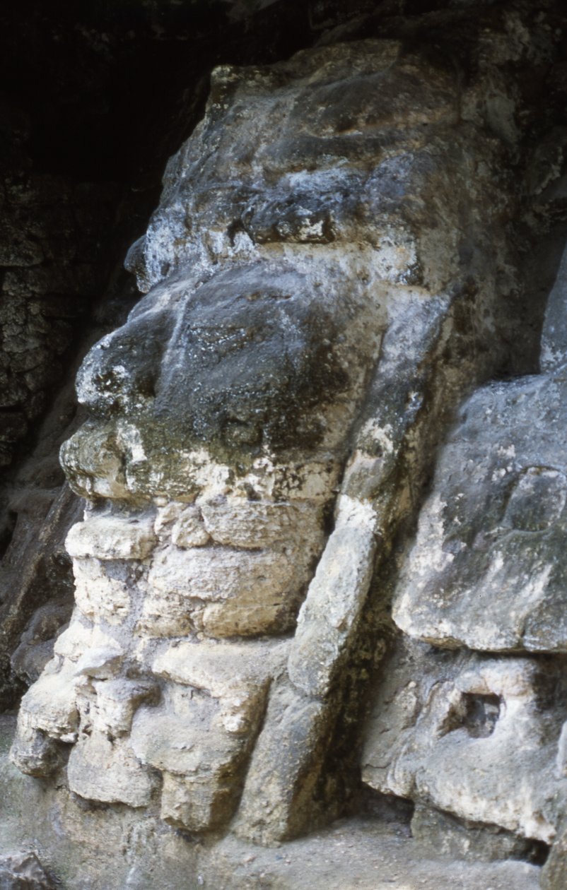 Maszk piramison, ie 200 alkotó: Mayan