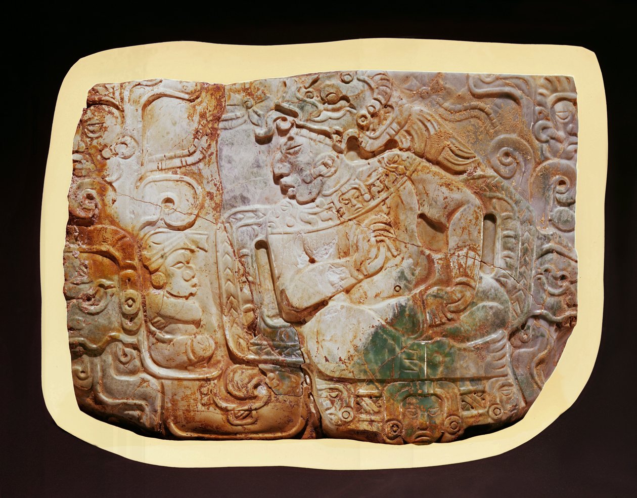 A király mellkasa és egy tikali udvaronc (jáde) alkotó: Mayan