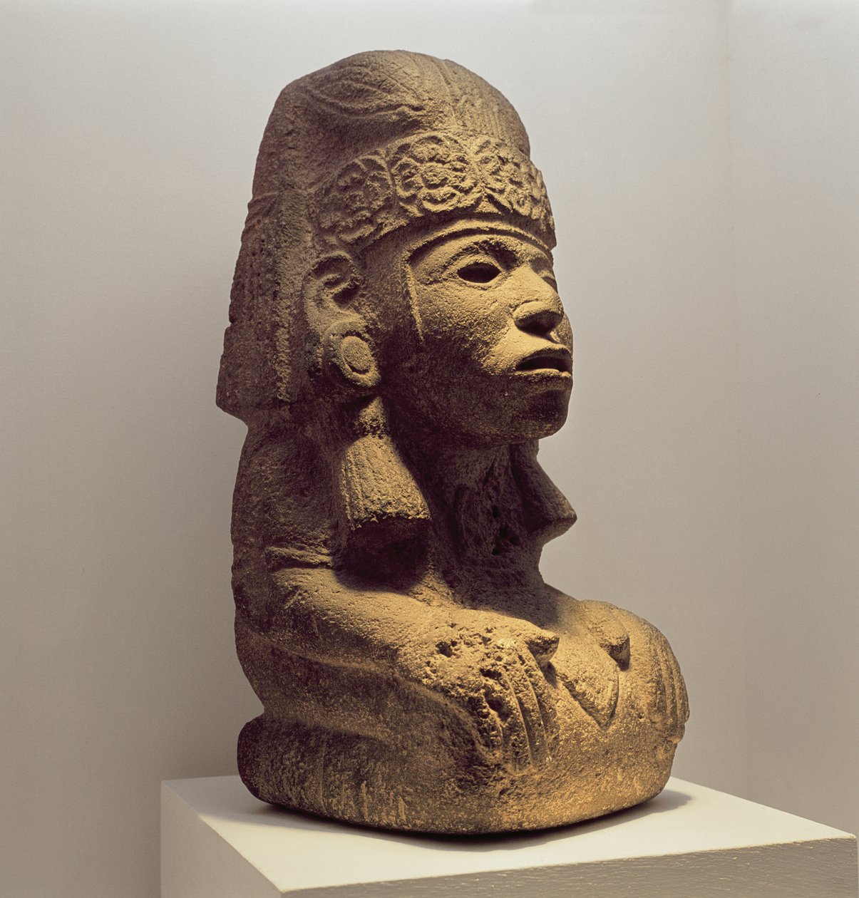 Edény térdelő figura formájában, 800-1200 alkotó: Mayan