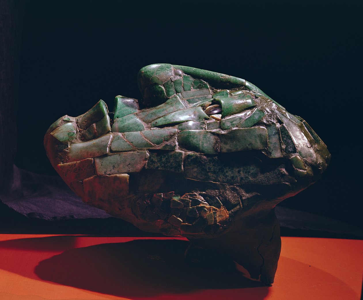 Egy mozaik maszk oldalnézete, Palenque-ből, Chiapas (jáde) alkotó: Mayan