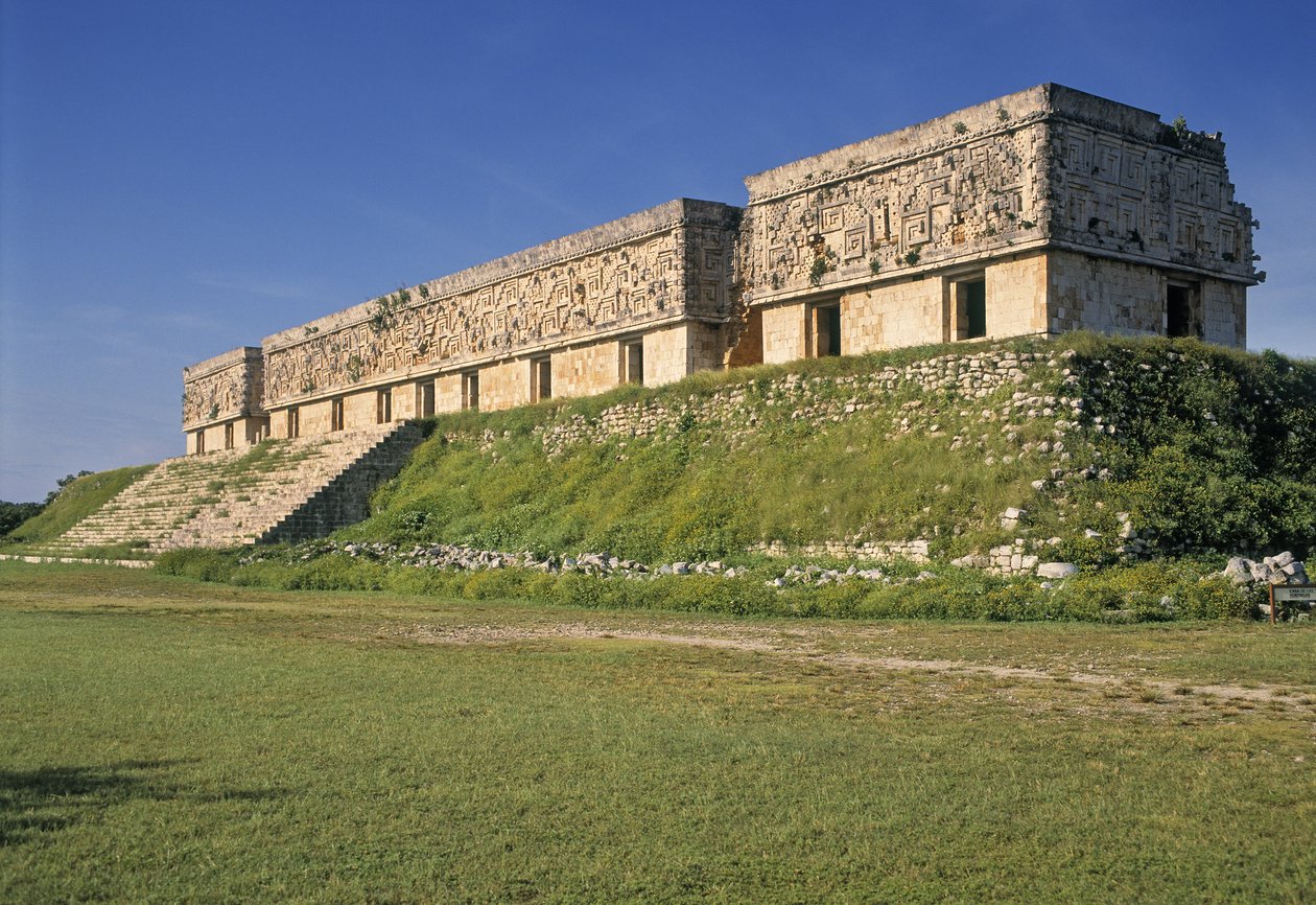 A kormányzói palota (lásd még: 229745) alkotó: Mayan