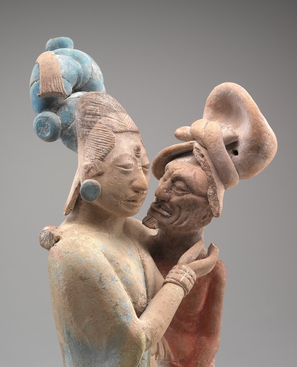 Ölelő pár (terrakotta pigmentekkel) (lásd még: 323290) alkotó: Mayan