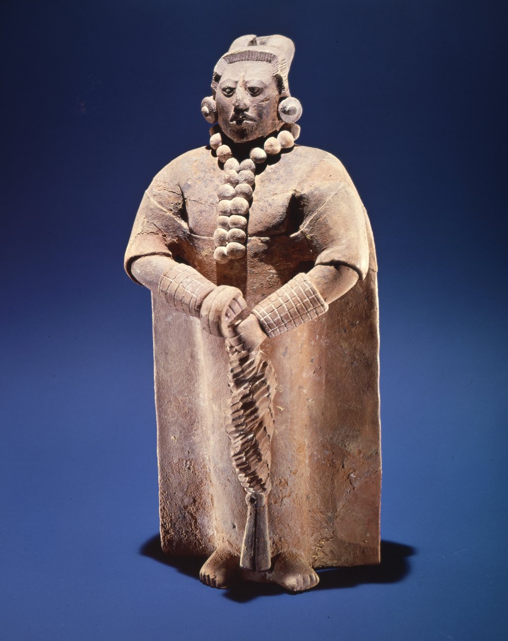 Álló királyi alak, Jaina szigetéről, 600-900 körül (cserép) alkotó: Mayan