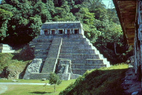 A feliratok temploma alkotó: Mayan