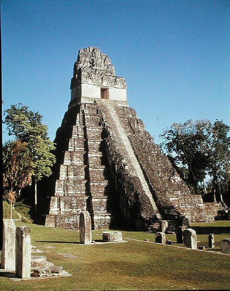 Jaguár temploma (1. templom) Késői klasszikus időszak 600-900 körül alkotó: Mayan