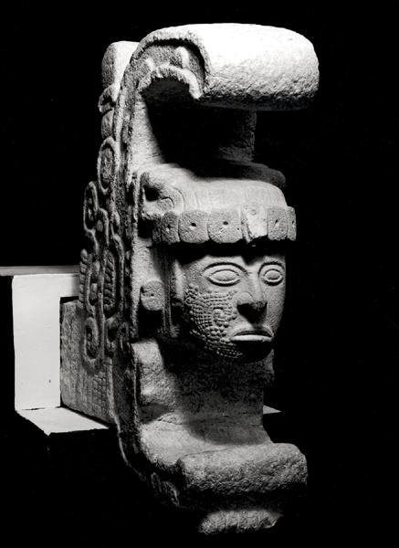 Uxmal királynője, templomfaragás, 987-1185 (homokkő) alkotó: Mayan