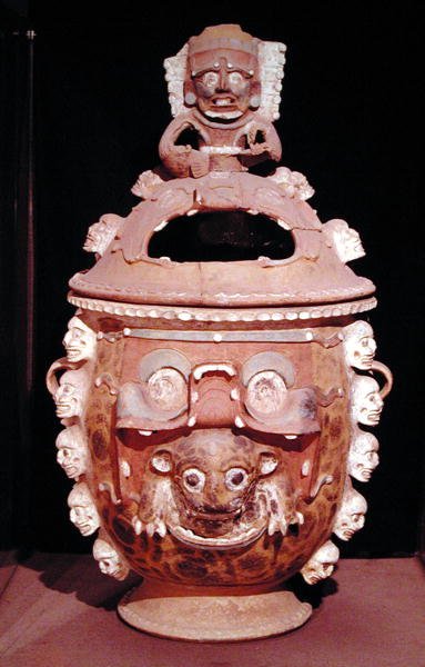 Fedeles urna, Guatemala, klasszikus kor, 600-950 (terrakotta) alkotó: Mayan