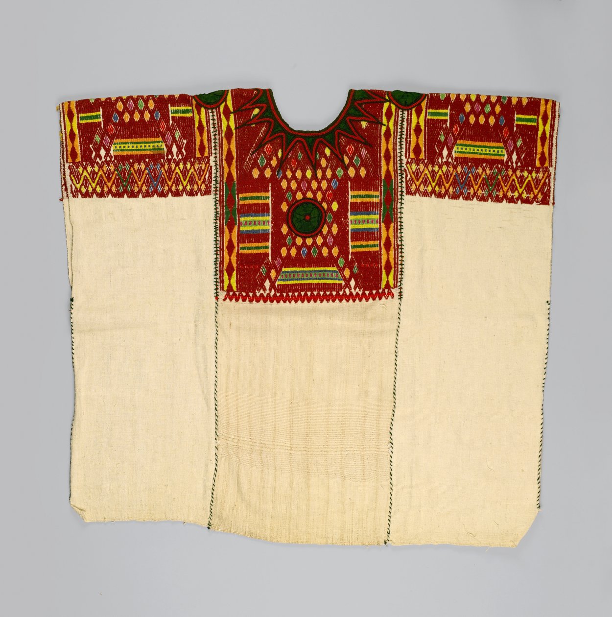 Női blúz vagy huipil, Chichicastenango, El Quiche, Guatemala, 1930-as vagy 1940-es évek (pamut és selyem) alkotó: Mayan