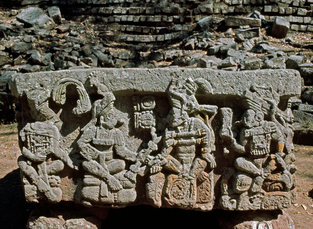 Q oltár a felkelő nap királyának koronázásával, i.sz. 776 alkotó: Mayan