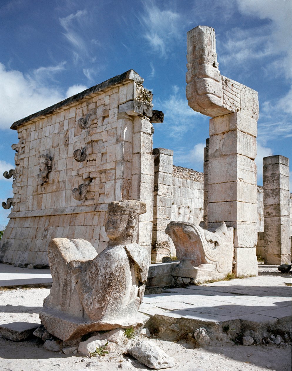 A harcosok templomának bejárata, 750-1200 alkotó: Mayan