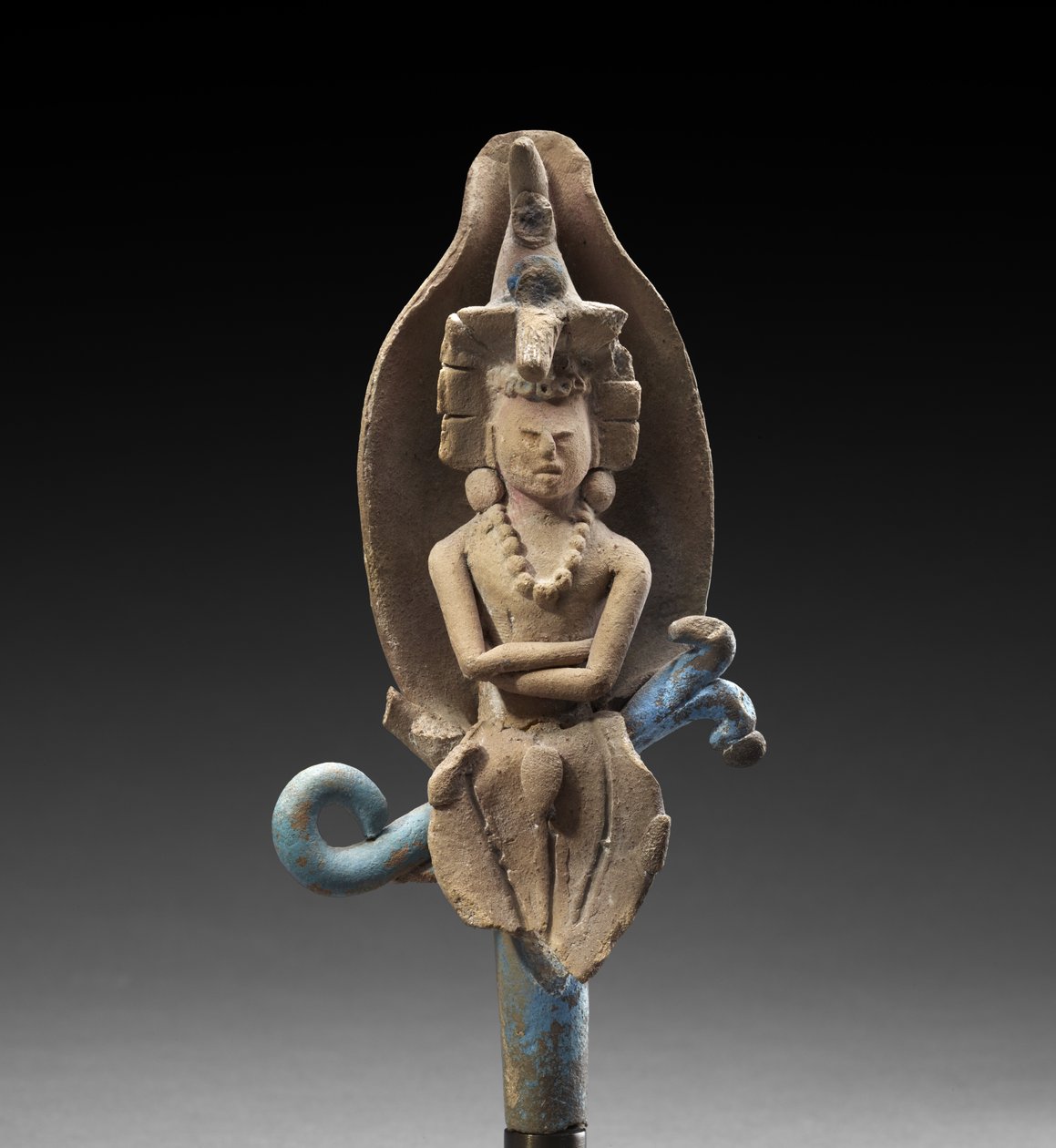 Kukorica isten kukoricahéjban, Kr. u. 600-900 (azon edény polikróm pigment nyomokkal) alkotó: Mayan