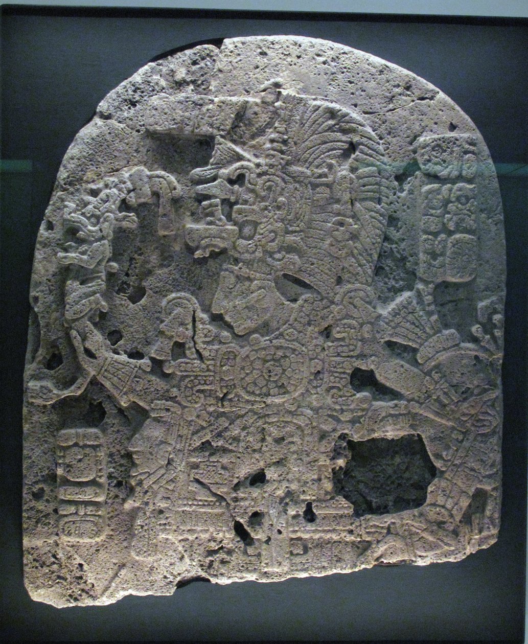 Paneltöredék vonalzóval, Peten terület, későklasszikus időszak, i.sz. 600-900 alkotó: Mayan