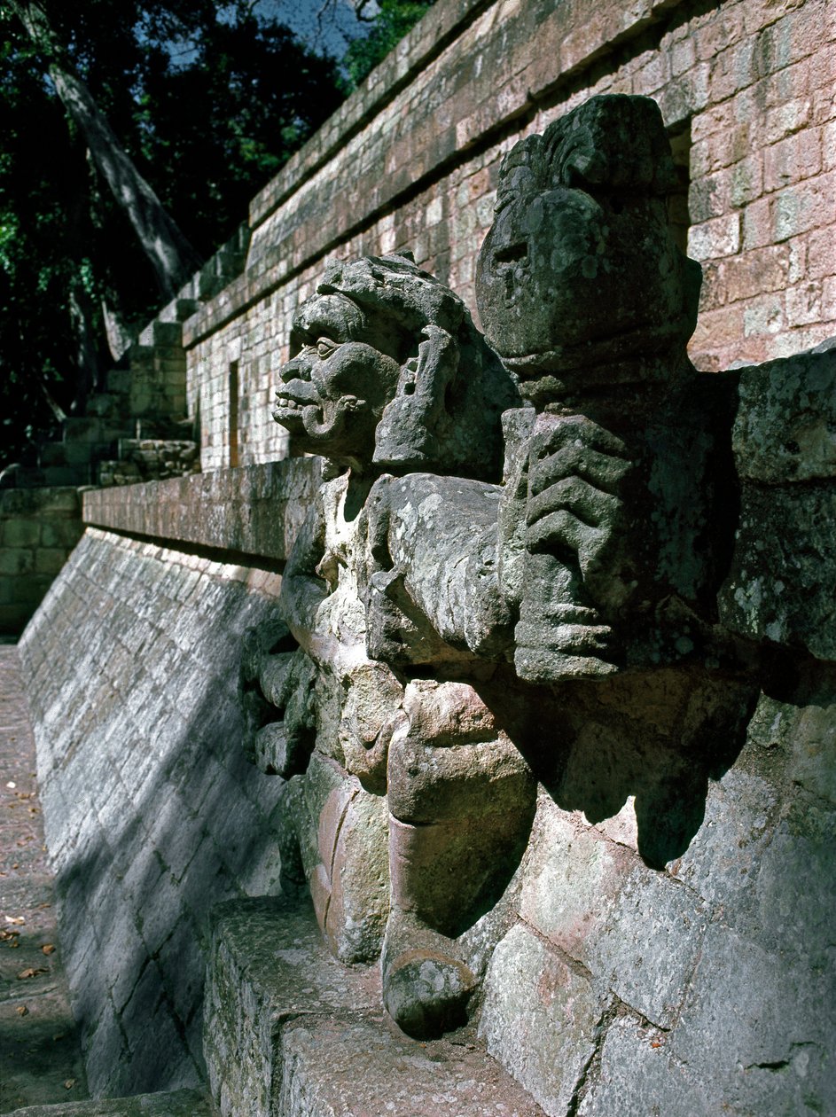 Kőszobrok – 11-es templom alkotó: Mayan