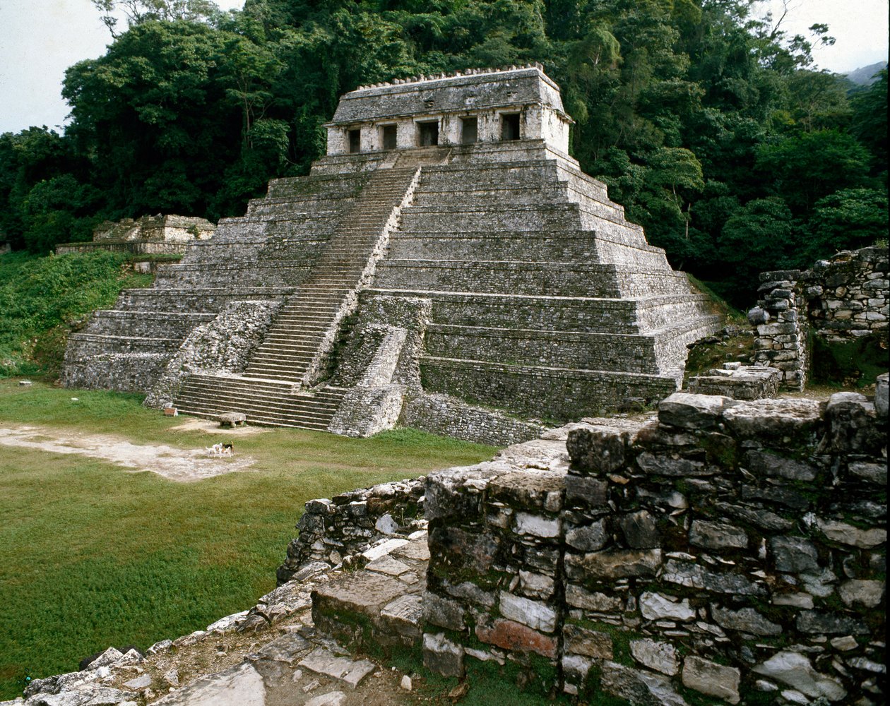 A feliratok temploma alkotó: Mayan